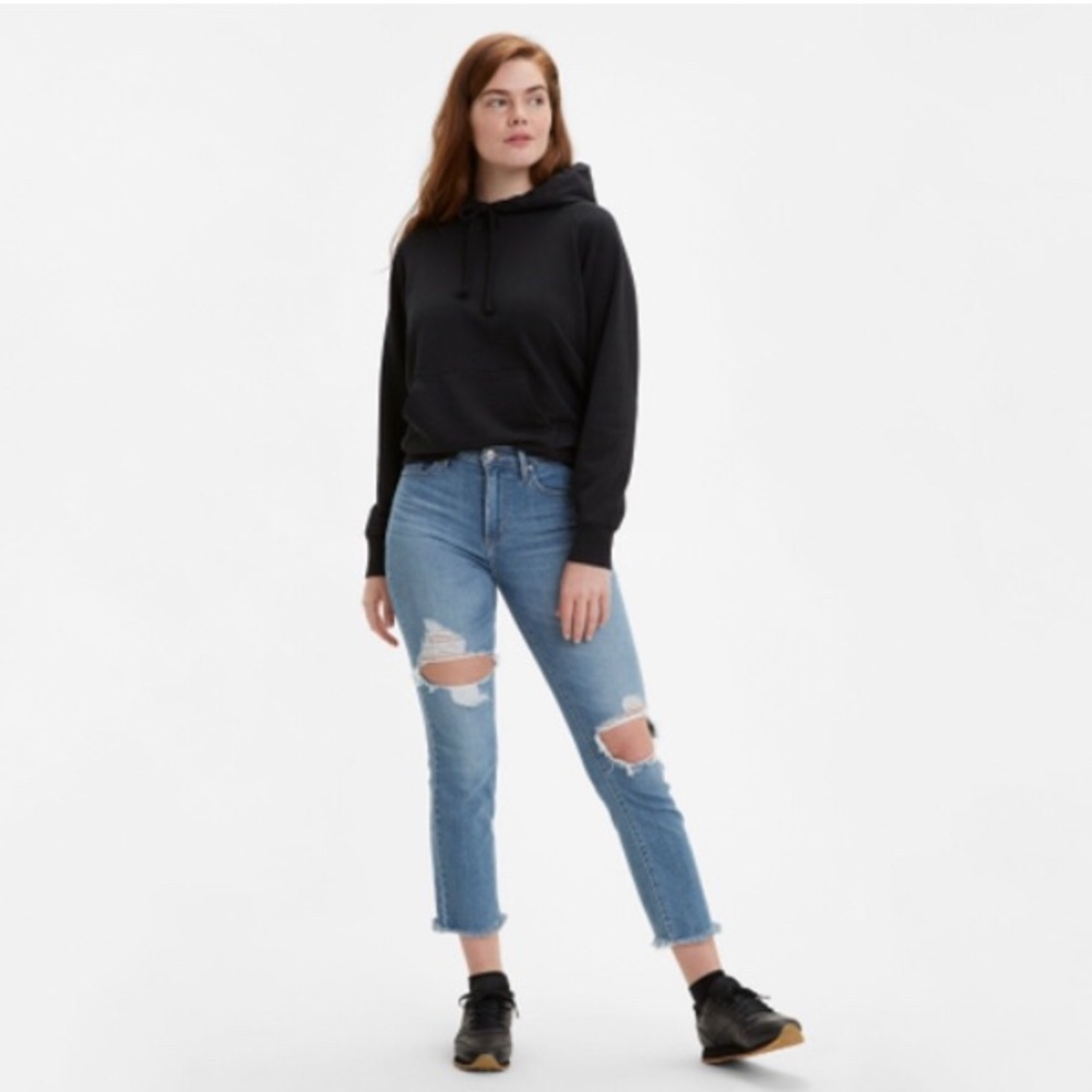 BRAND NEW LEVIS DISTRESSED